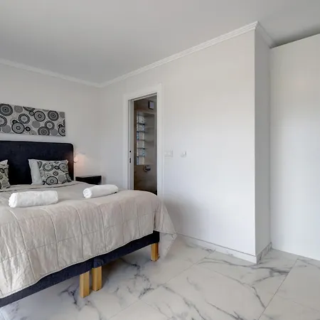 064 Luxury 7 Bed Mijas With Private Pool Villa *