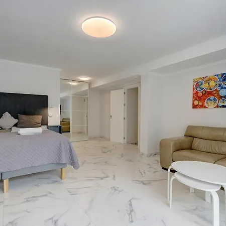 064 Luxury 7 Bed Mijas With Private Pool Villa *