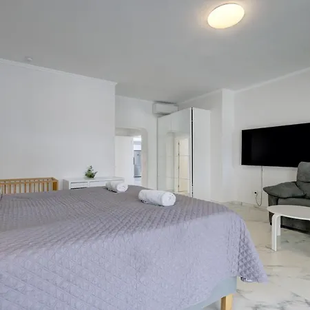 064 Luxury 7 Bed Mijas With Private Pool