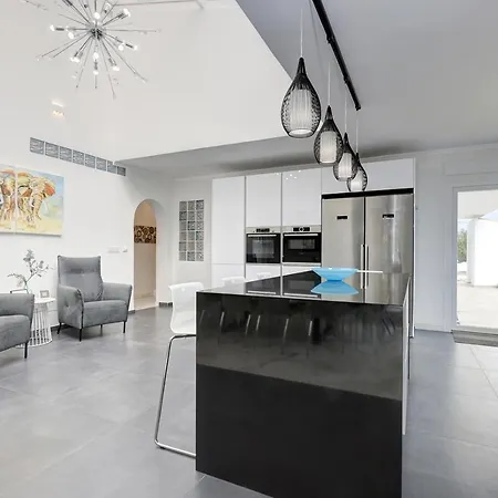 064 Luxury 7 Bed Mijas With Private Pool Villa