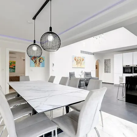064 Luxury 7 Bed Mijas With Private Pool Villa