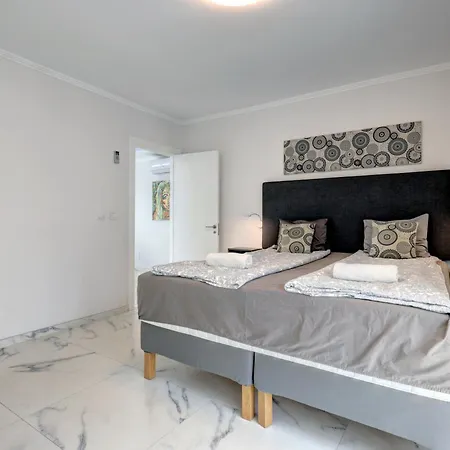 064 Luxury 7 Bed Mijas With Private Pool