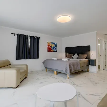 064 Luxury 7 Bed Mijas With Private Pool Villa